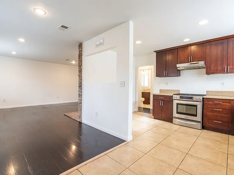 2540 Hudspeth St — Photo 5