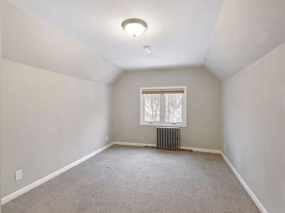 2nd image of 3222 Elliot Ave #3