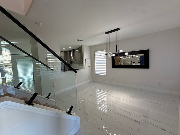 4th image of 5380 Oakbourne Ave