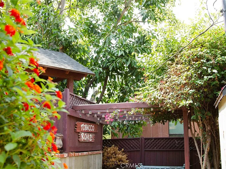 2318 Holly Dr — Photo 5