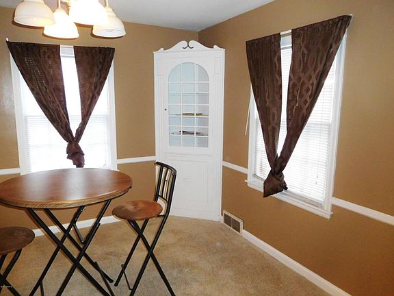 3rd image of 203 Orchard Ln