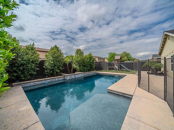 2nd image of 3821 W Vine Avenue