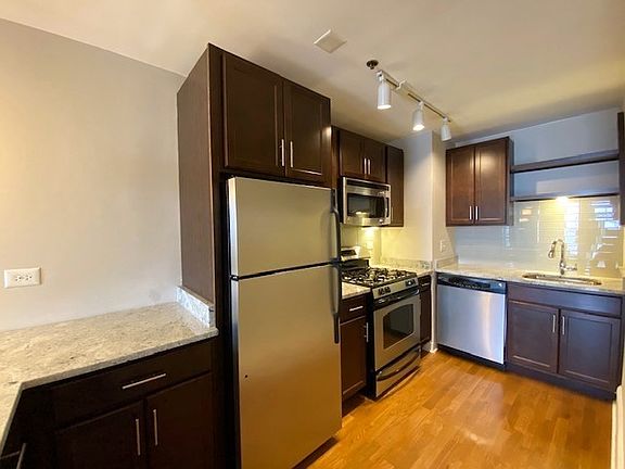 4th image of 415 W Belmont Ave #1204