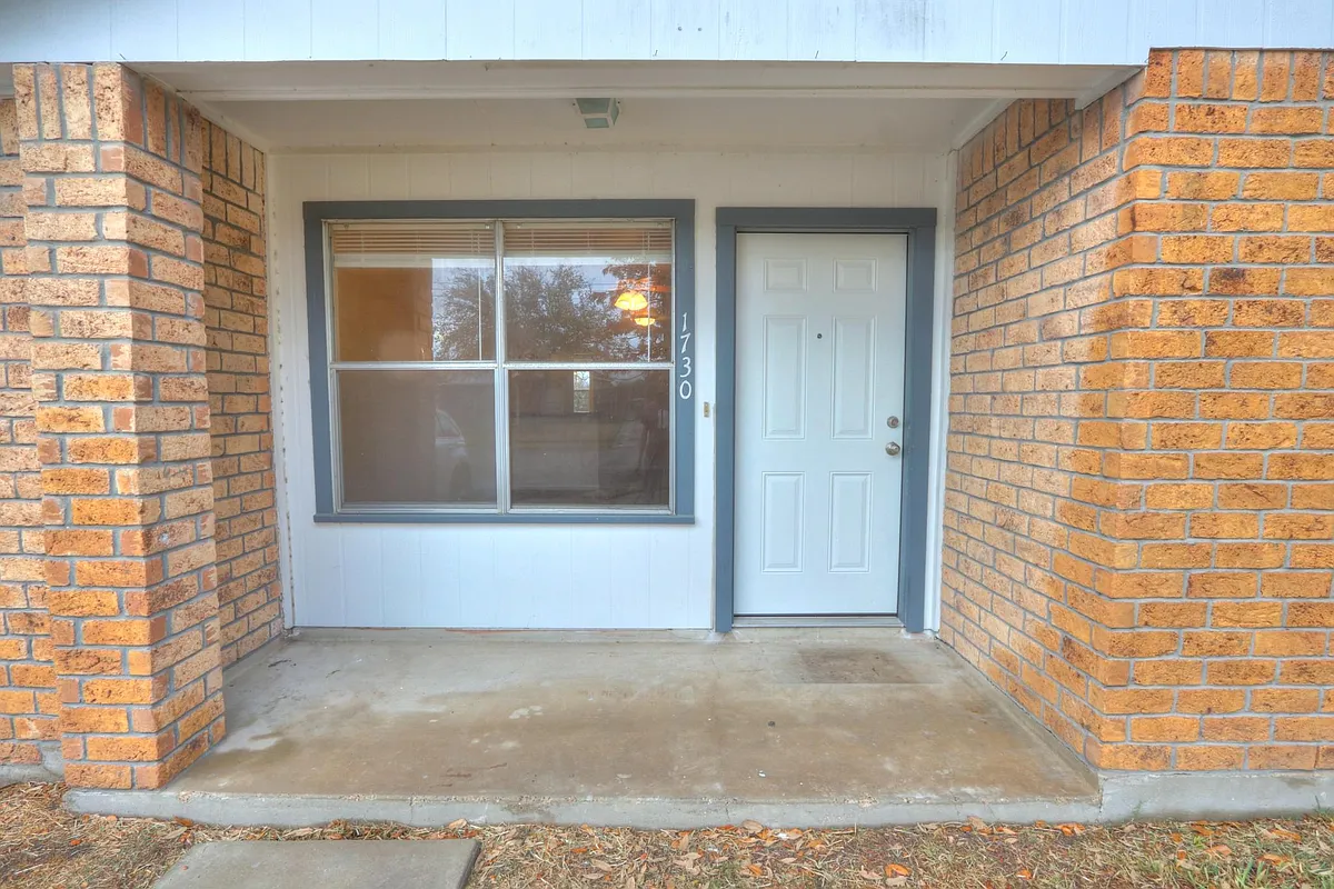 Building Photo - 1730 Kentucky Derby Dr