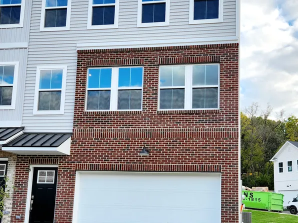 9 Shamrock Cir, Downingtown, PA 19335