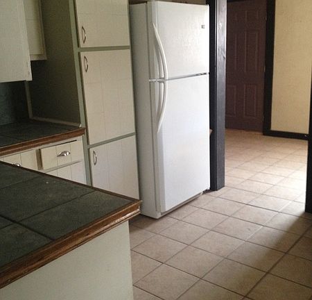 3rd image of 704 S Main Ave