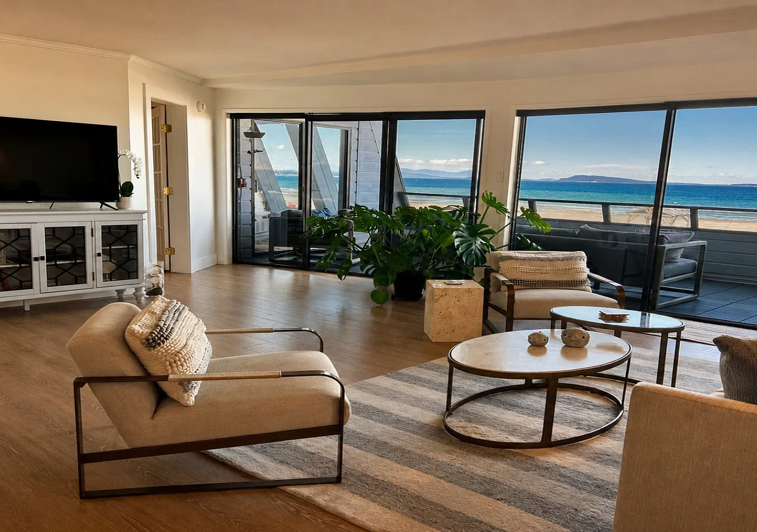 2 bed, 1181 sqft, $4,950 — Photo 1