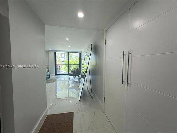3rd image of 1800 Collins Ave #Cu-3h
