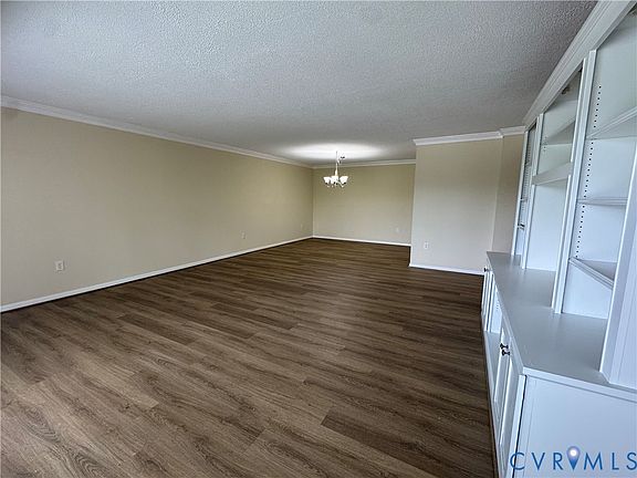3rd image of 2956 Hathaway Rd #U404
