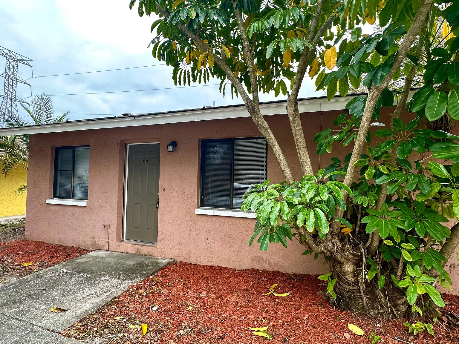 2 bed, 700 sqft, $1,350 — Photo 1