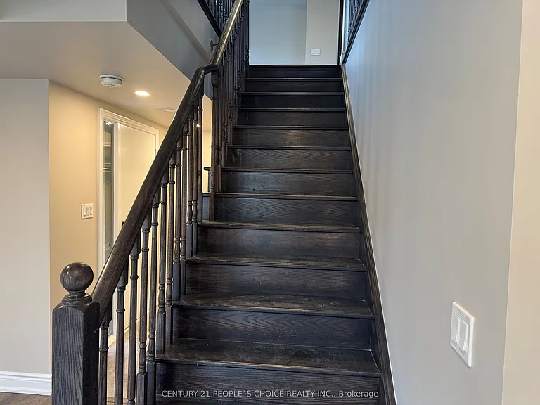 2518 Littlefield Cres — Photo 11