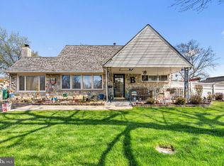 54 Quincy Dr, Levittown, PA 19057