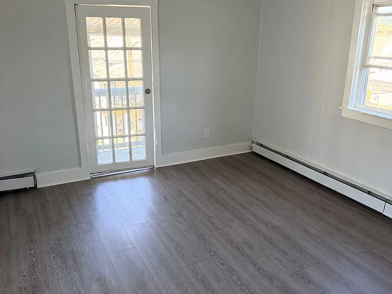 221 Fairview St — Photo 11