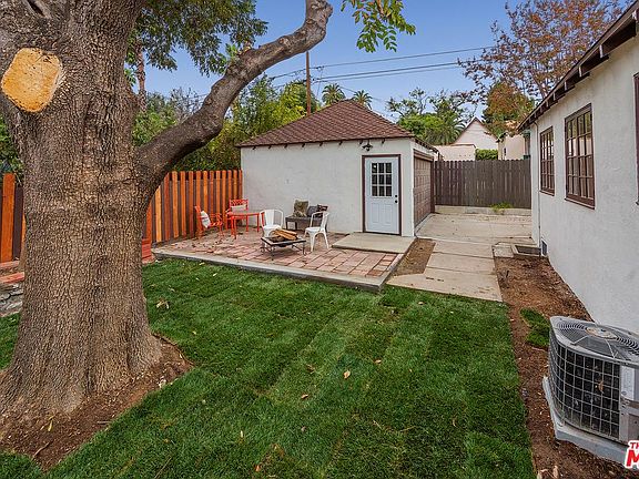 3rd image of 1695 N Catalina Ave