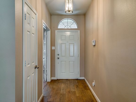 5th image of 9805 Meadowcreek Dr