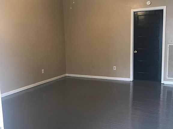 Large living room with 10' ceilings