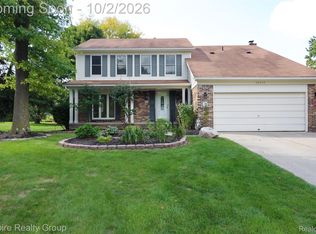 28545 Lake Park Dr, Farmington Hills, MI 48331