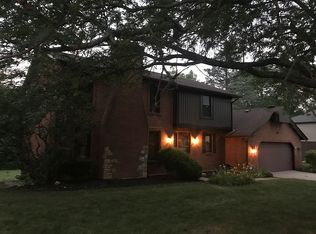 6721 Oak Field Dr, Dayton, OH 45415