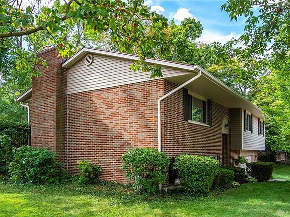 3rd image of 1279 Sherwood Forest Dr