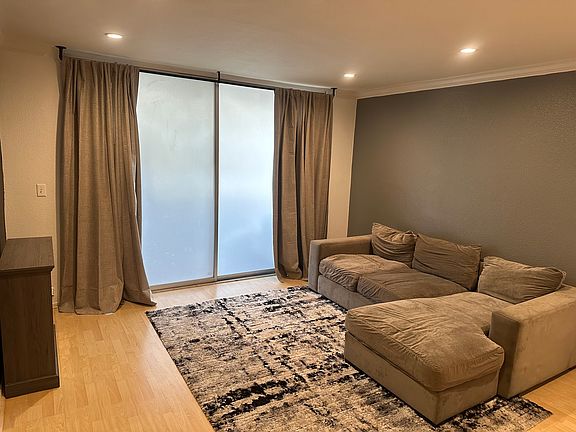4th image of 5429 Newcastle Ave APT 211