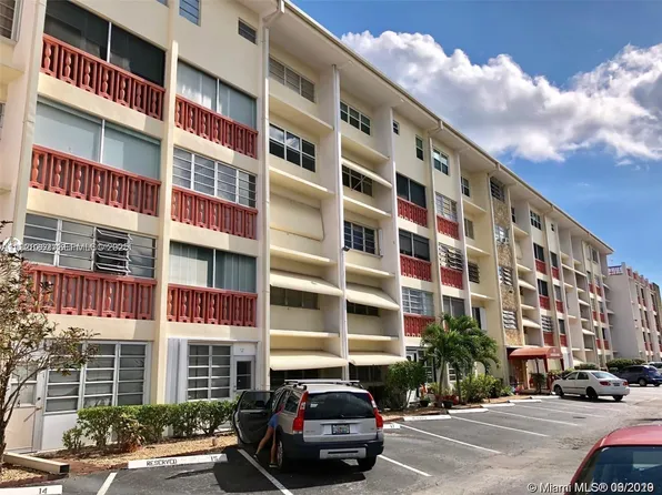 215 SE 3rd Ave APT 407B, Hallandale, FL 33009