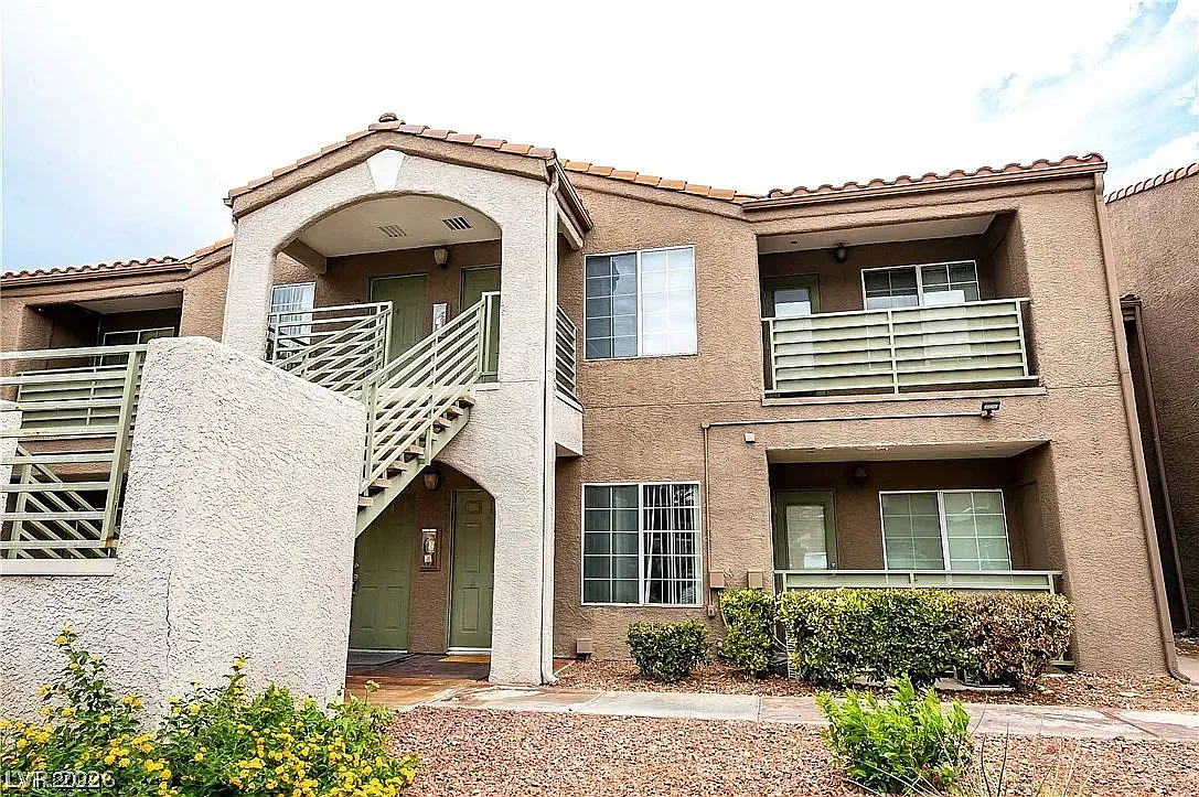 1 bed, 1.0 bath, 659 sqft, $1,300 — Photo 1