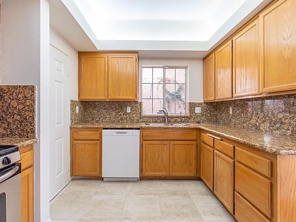 4th image of 1902 Jasmine Cir