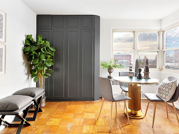 3rd image of 194 W 4th St #11N