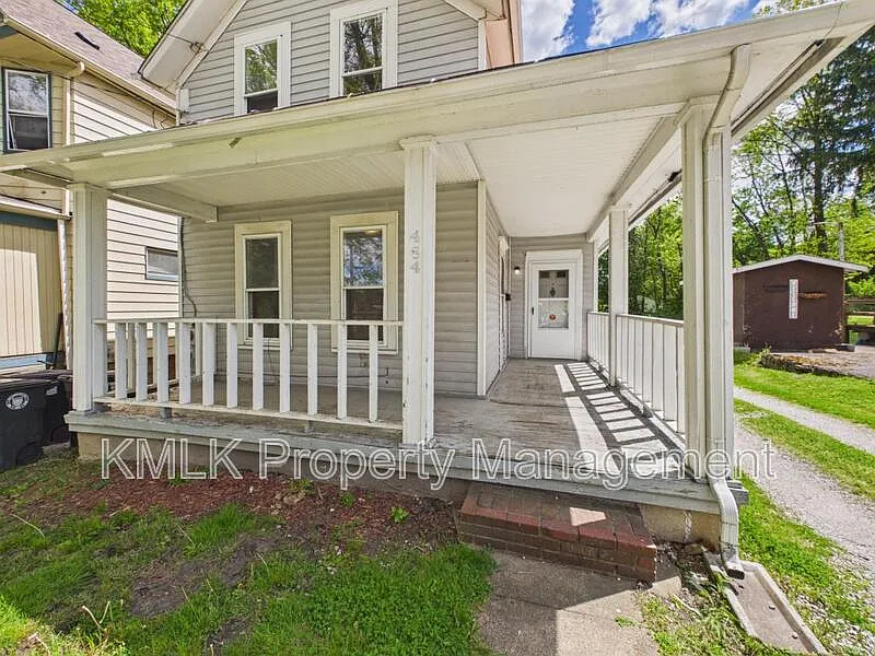 Building Photo - 484 Crouse St