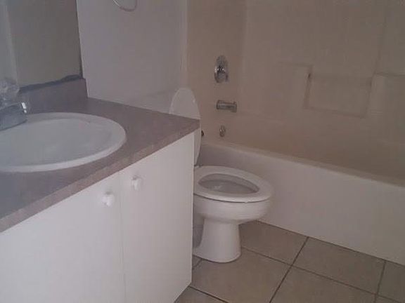 4th image of 901 SE 14th Ter