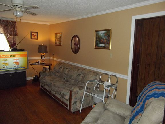 3rd image of 2818 McLain St