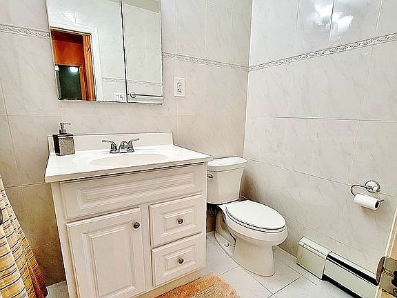 4th image of 153-37 82nd St #1DU