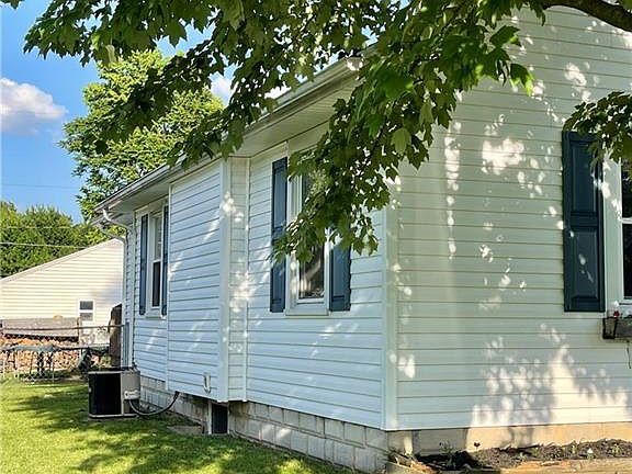 3rd image of 707 Willard St