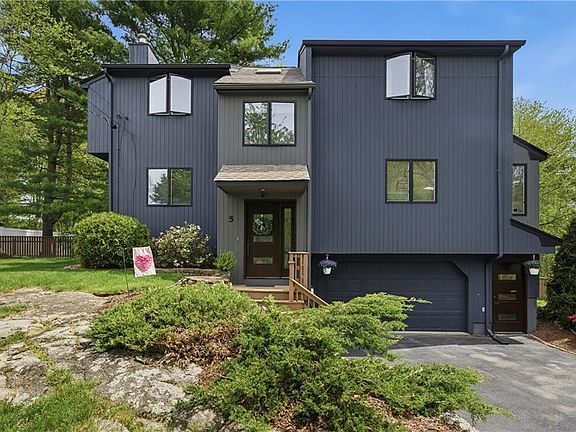 3rd image of 5 Aurora Dr