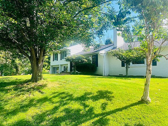 2nd image of 602 E Inwood Dr