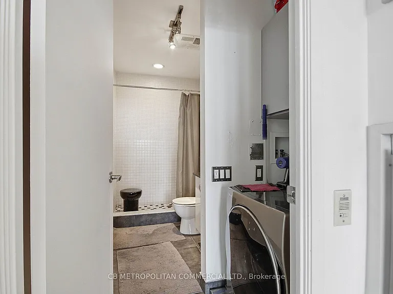 363 Sorauren Ave #405 — Photo 14