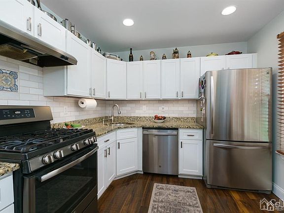 5th image of 364 Hadleigh Ln