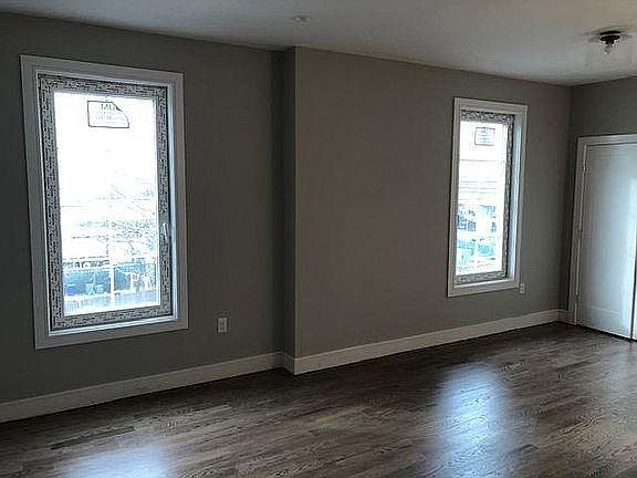 4th image of 530 Oak St