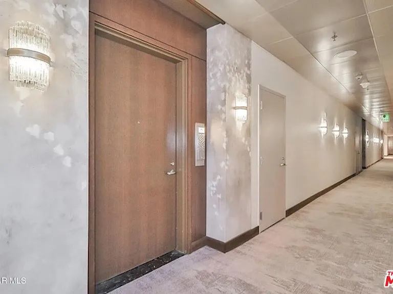 900 W Olympic Blvd #34D — Photo 11