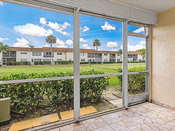 3rd image of 9855 Sandalfoot Boulevard #305