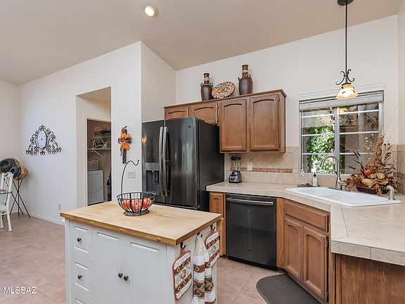 5th image of 38168 S Silverwood Dr