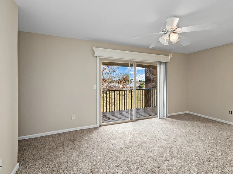 Carriage Hills Apartments — Photo 19