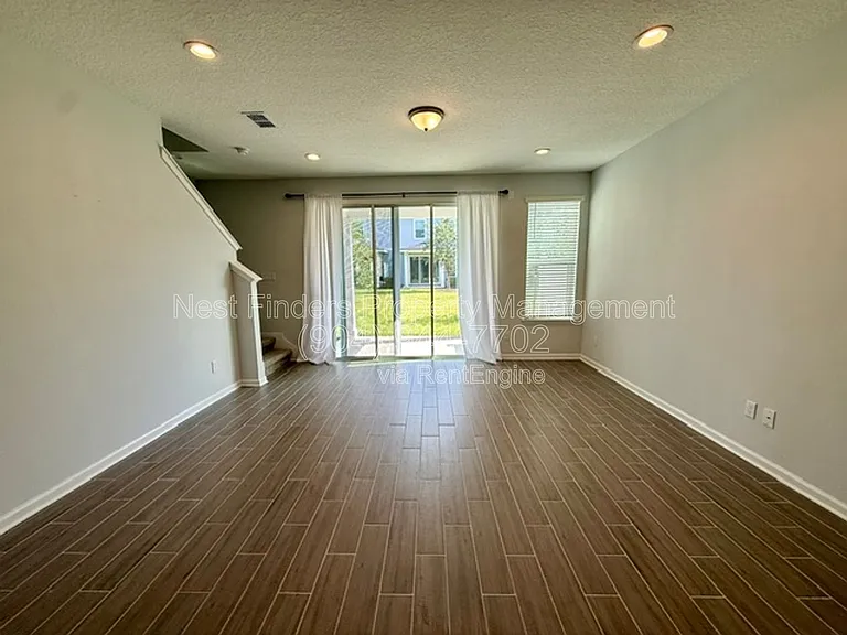 215 Pine Bluff Dr — Photo 11