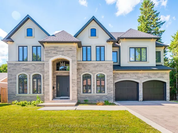 11 Oakley Ct, Hamilton, ON L9G 1T6