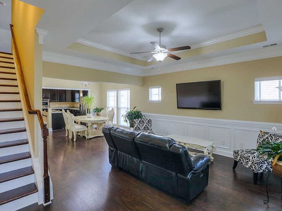 3rd image of 635 Westcott Ln