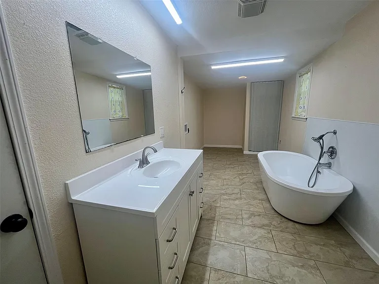 11874 Vanwood St — Photo 18
