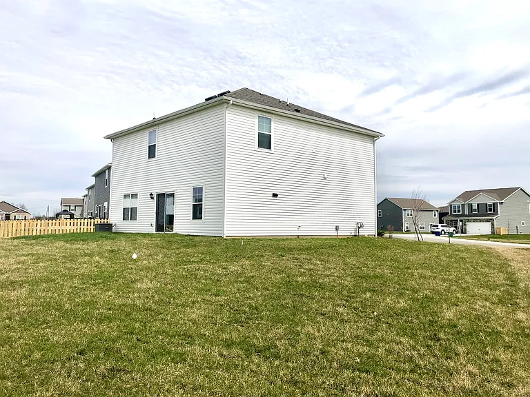 38 Sunbeam Ct — Photo 3