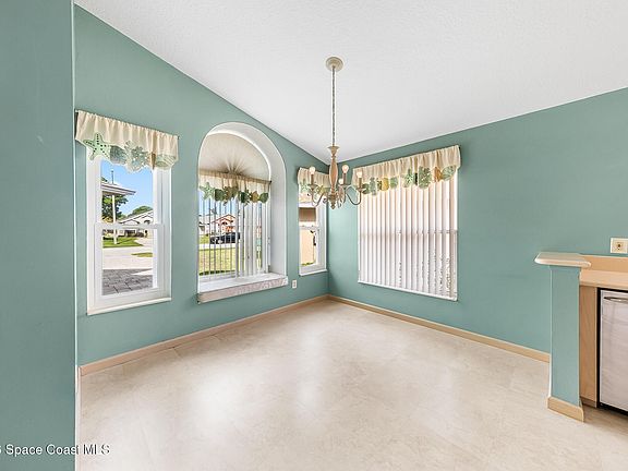 4th image of 3958 Saint Armens Cir S