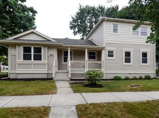 934 S Spring Rd, Elmhurst, IL 60126