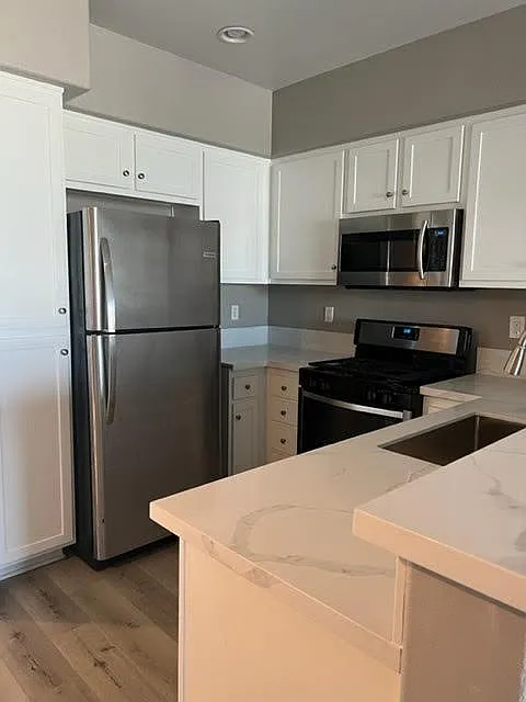 3 bed, 1289 sqft, $3,395 — Photo 4